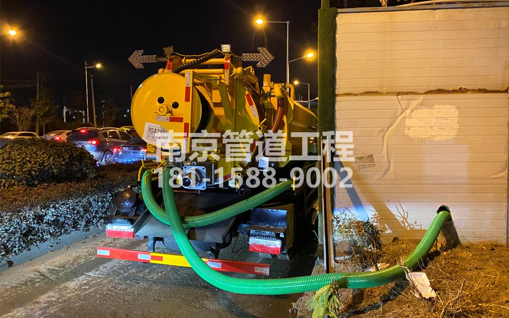 266宝山临时工地抽粪